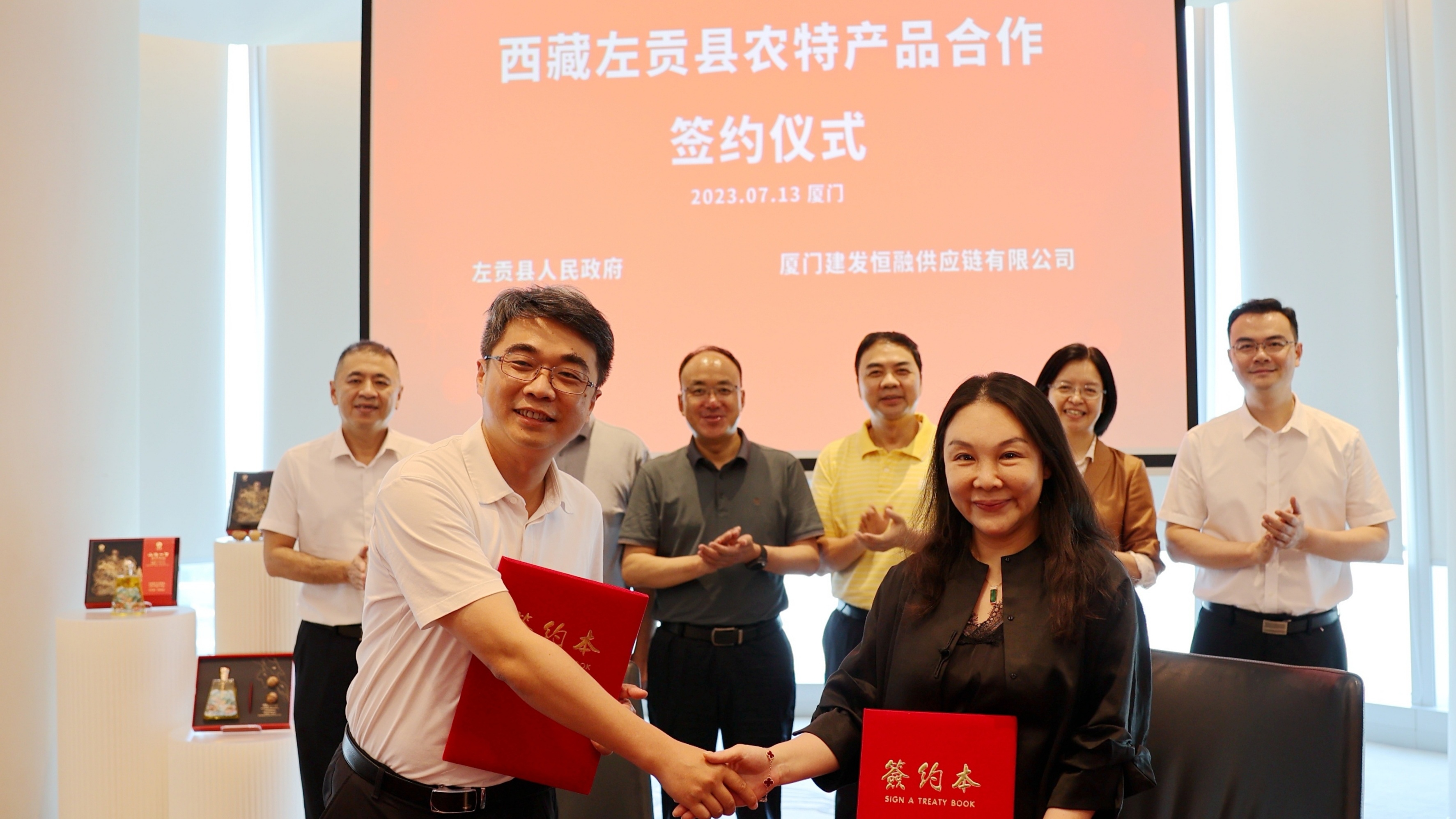 1690359543537180.jpg 簽約照片.jpg